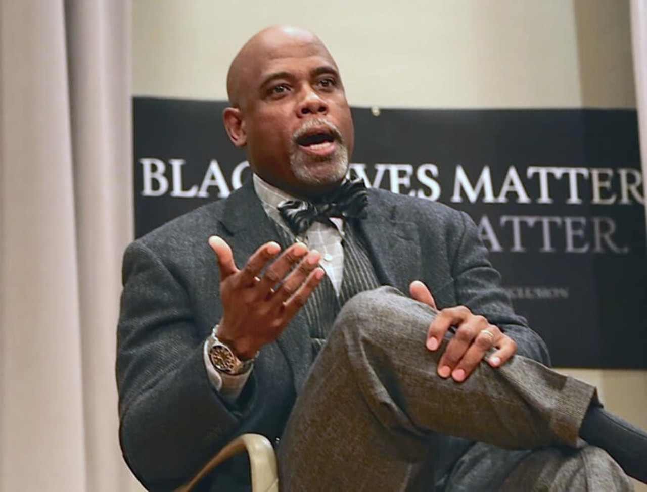 Glenn McNair speaking in Kenyon College's Rosse Hall